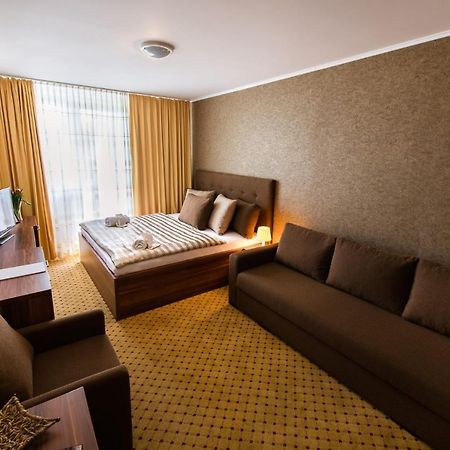 Hotel Merkur Kaluža Eksteriør bilde