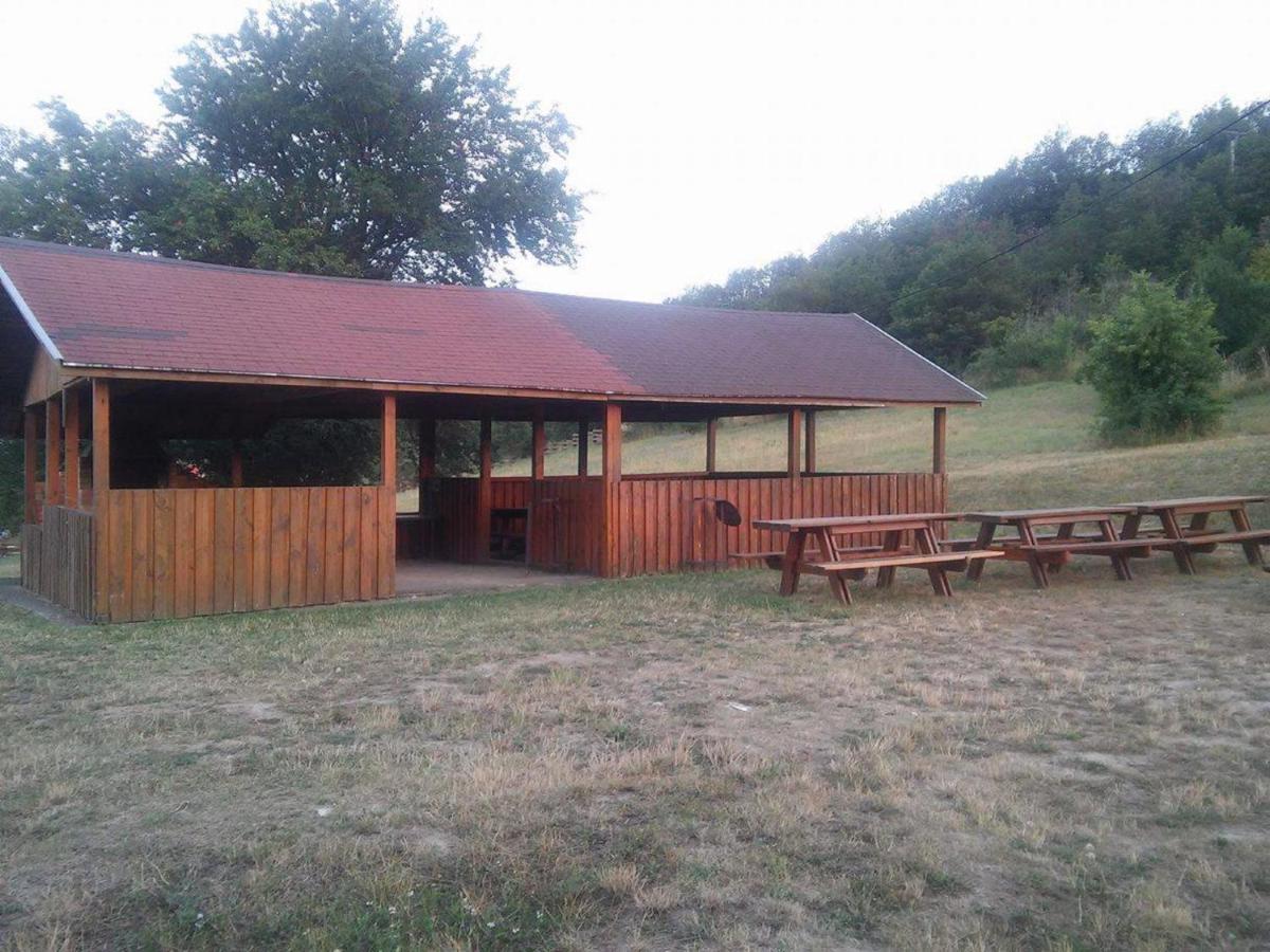 Hotel Merkur Kaluža Eksteriør bilde