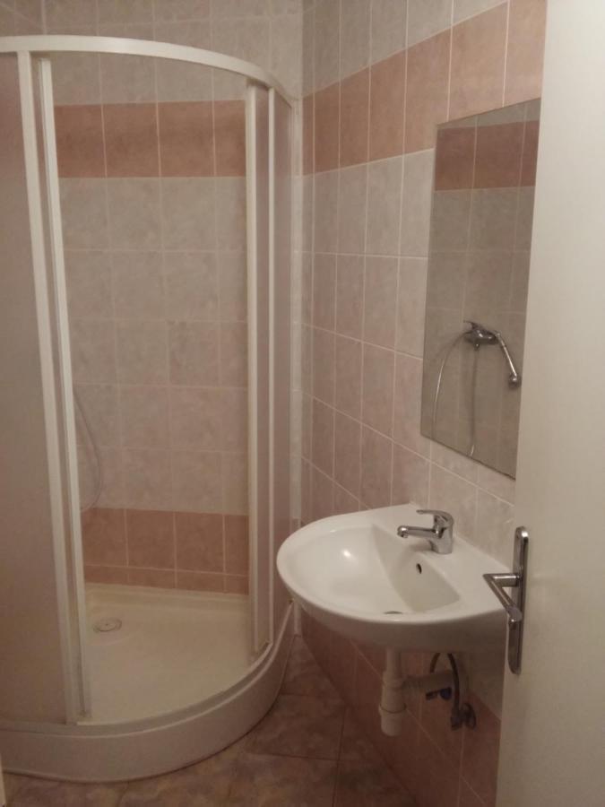 Hotel Merkur Kaluža Eksteriør bilde