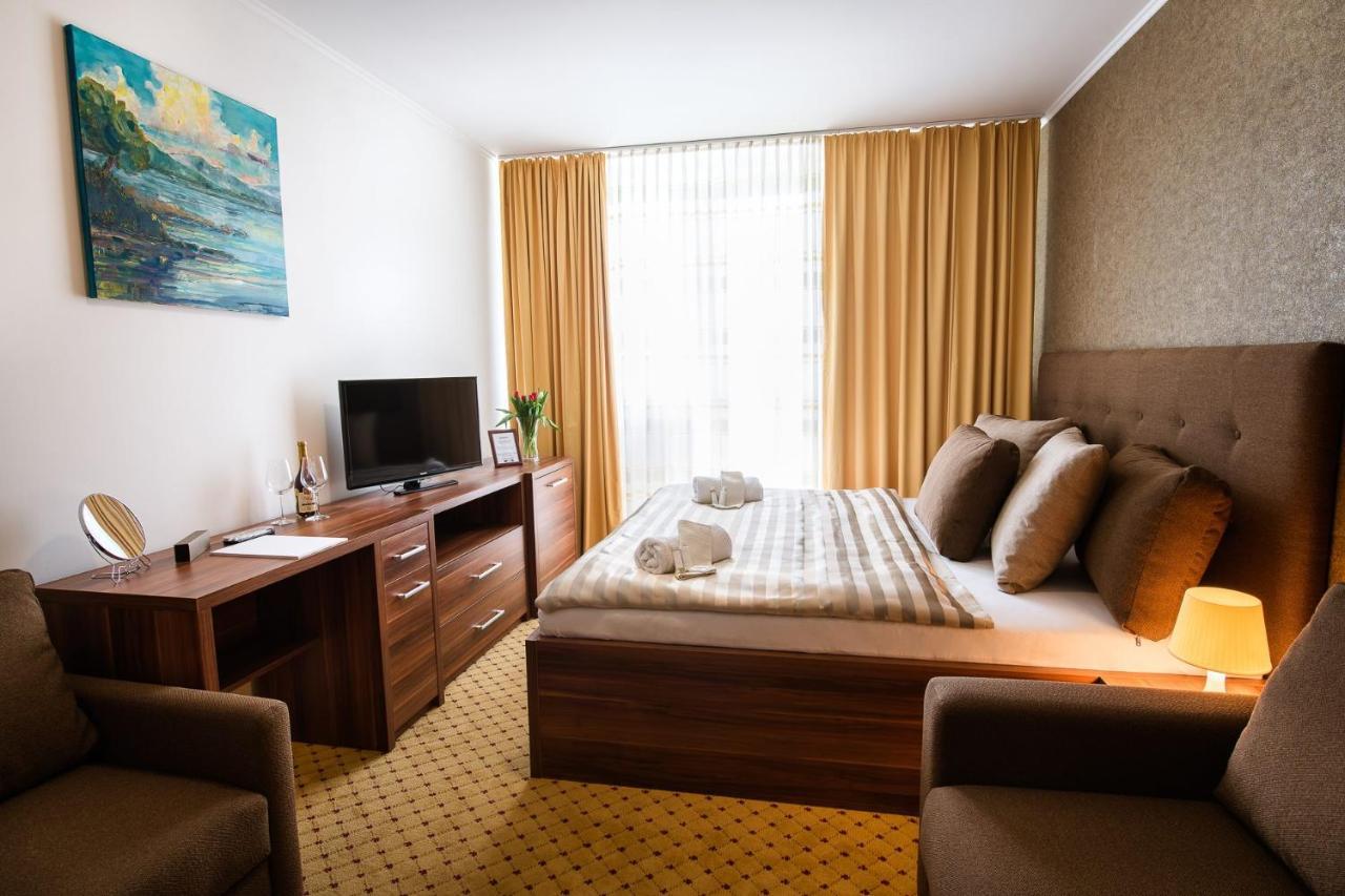 Hotel Merkur Kaluža Eksteriør bilde