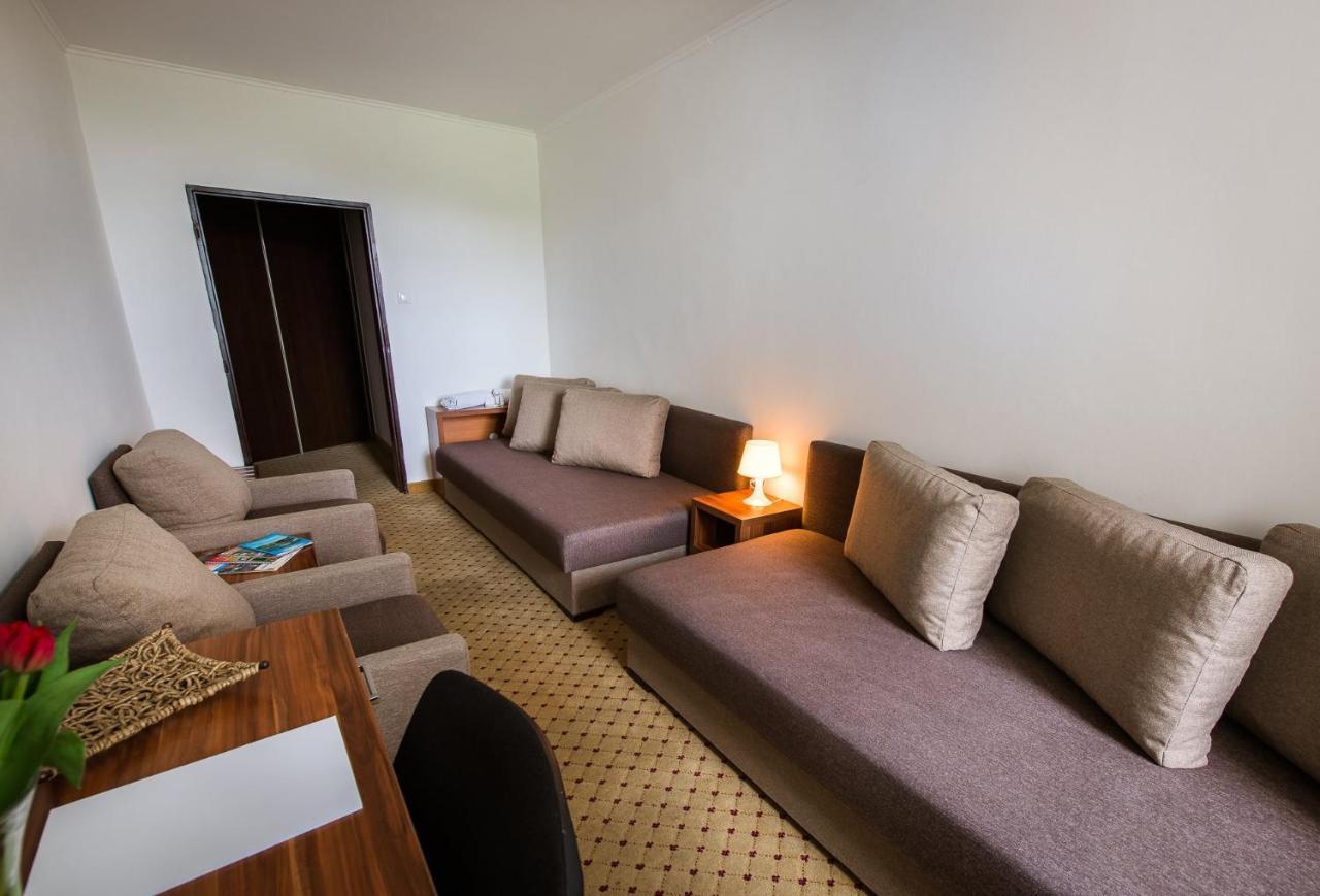 Hotel Merkur Kaluža Eksteriør bilde