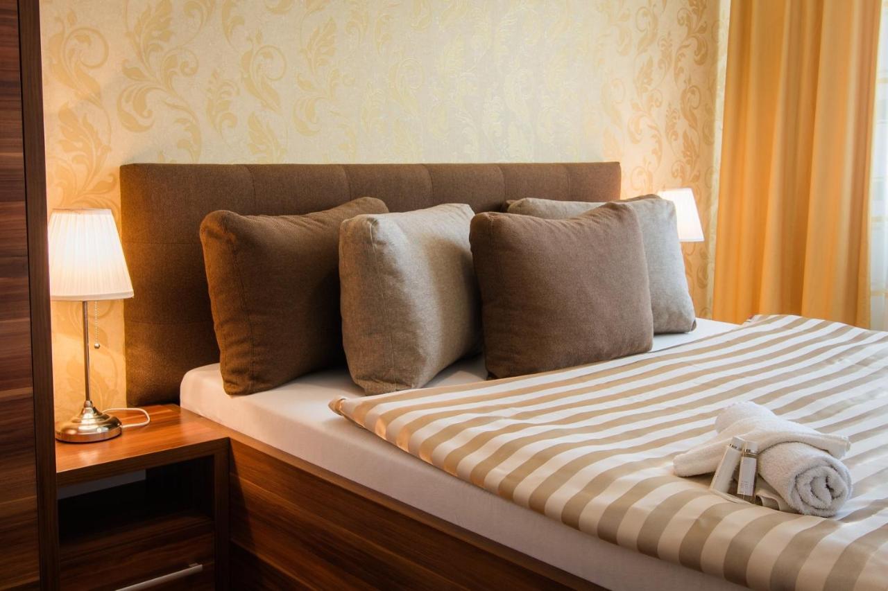 Hotel Merkur Kaluža Eksteriør bilde