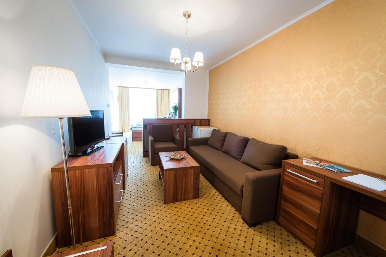 Hotel Merkur Kaluža Eksteriør bilde