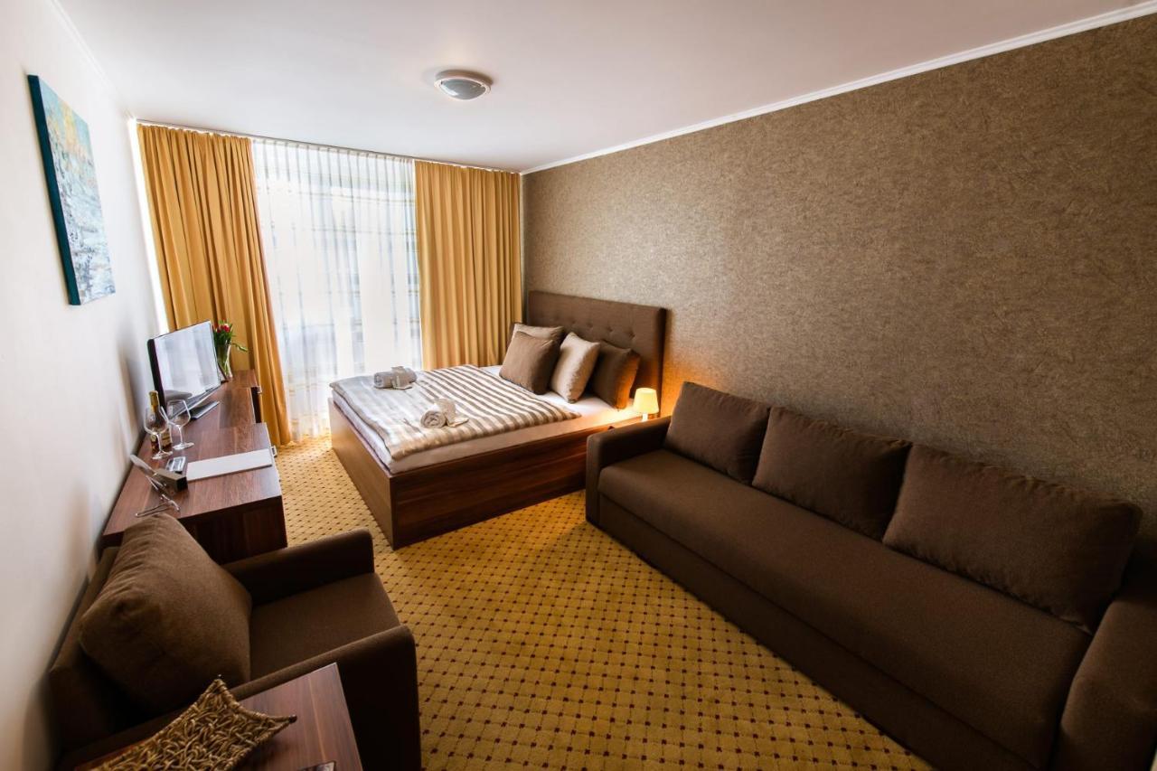Hotel Merkur Kaluža Eksteriør bilde