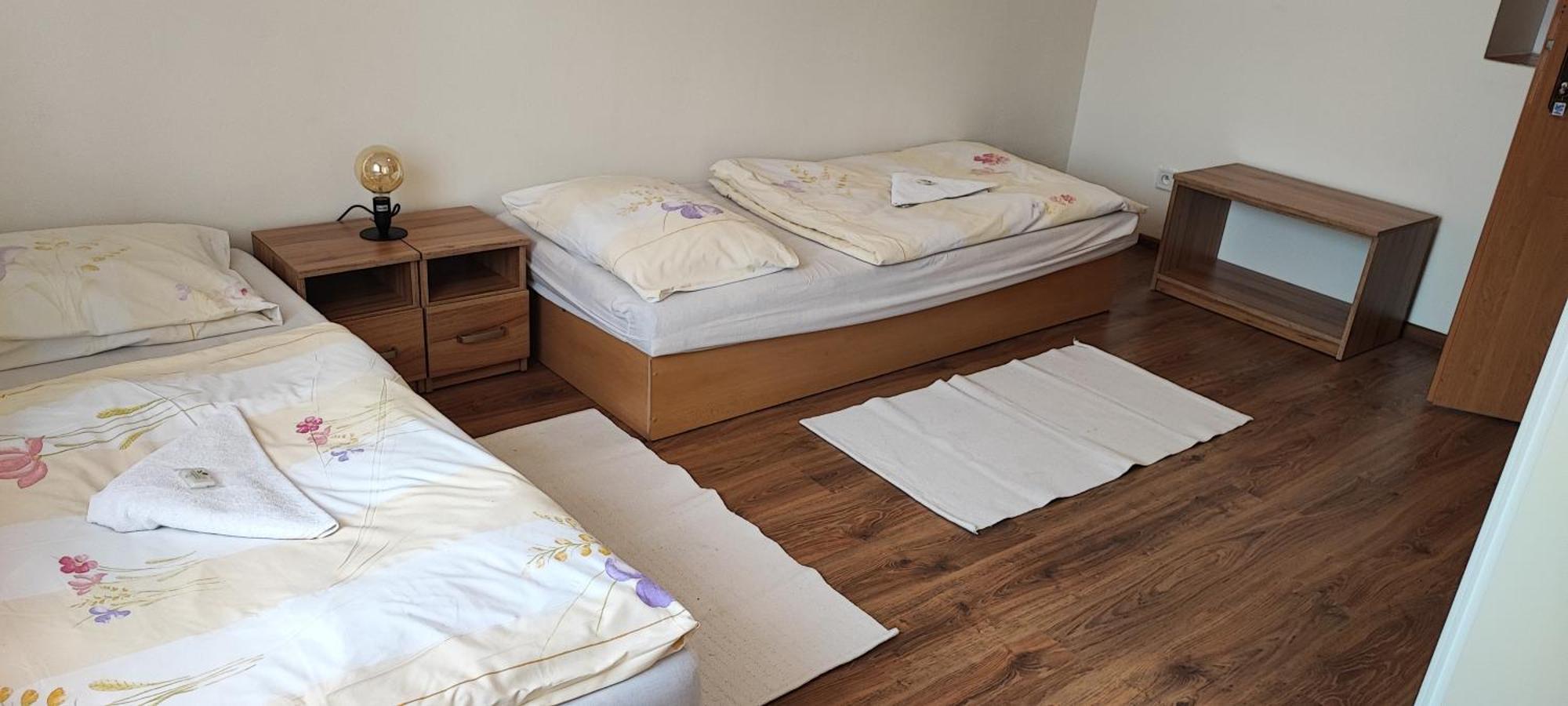Hotel Merkur Kaluža Eksteriør bilde