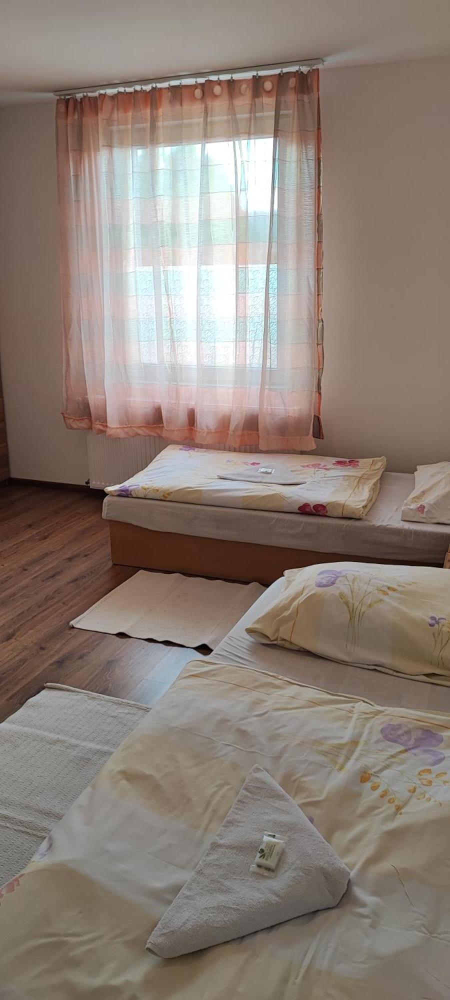 Hotel Merkur Kaluža Eksteriør bilde
