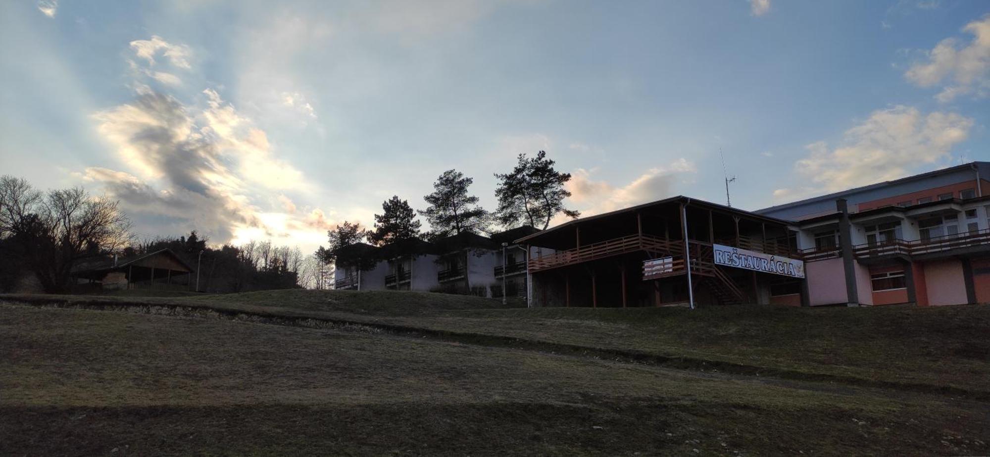 Hotel Merkur Kaluža Eksteriør bilde