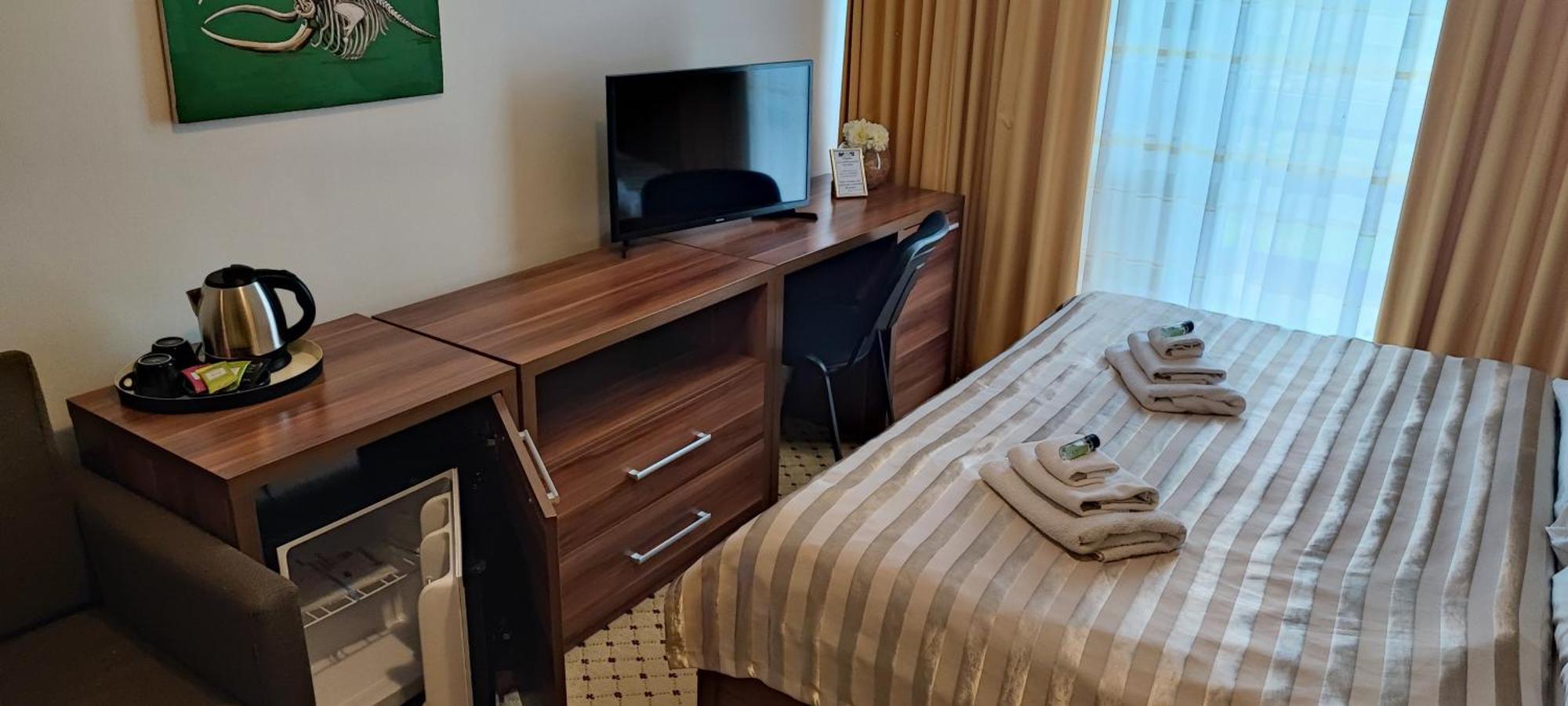 Hotel Merkur Kaluža Eksteriør bilde