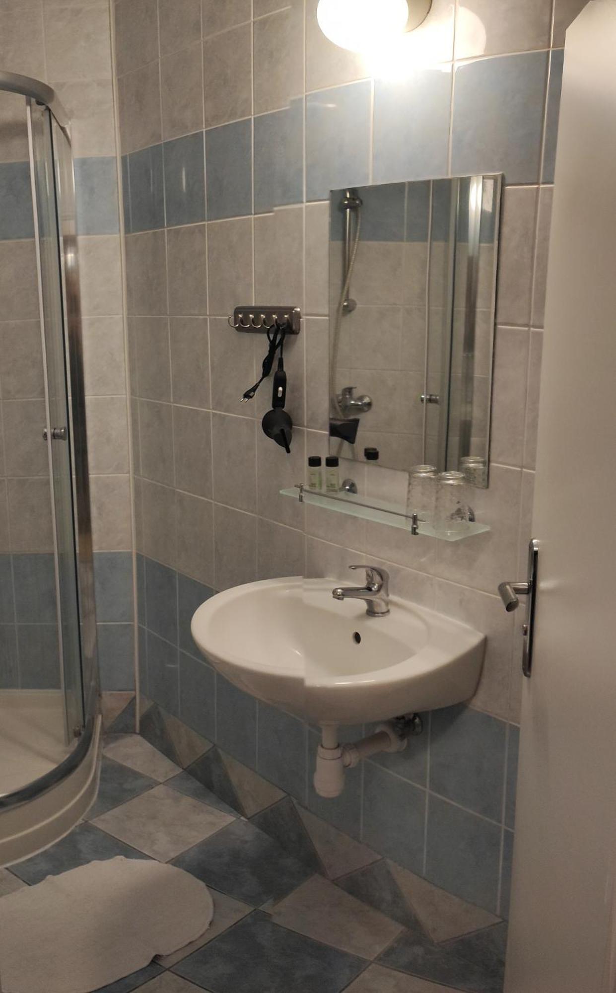 Hotel Merkur Kaluža Eksteriør bilde