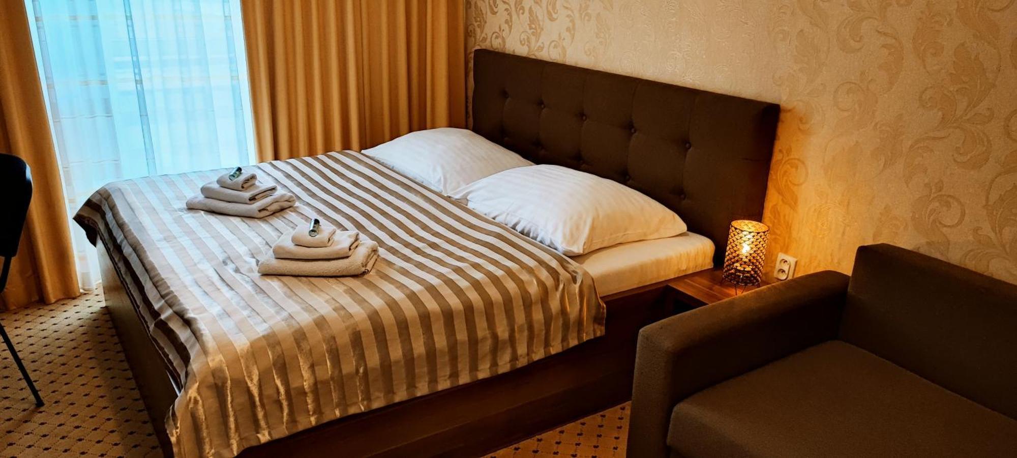 Hotel Merkur Kaluža Eksteriør bilde