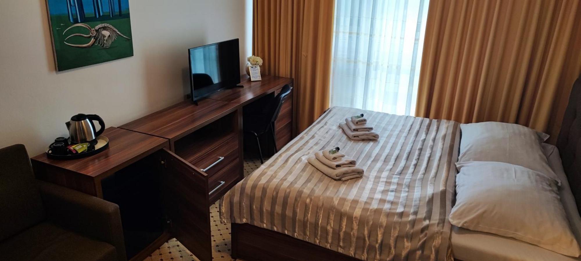 Hotel Merkur Kaluža Eksteriør bilde